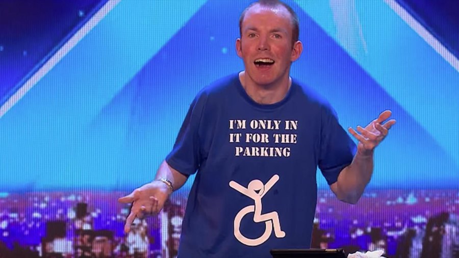 Lee Ridley wearing shirt saying 