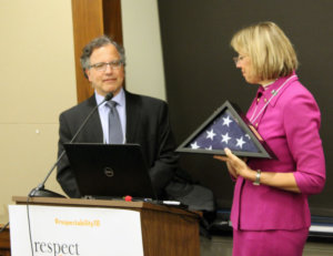 Jennifer Laszlo Mizrahi presents Joe Shapiro with a flag flown at the US Capitol