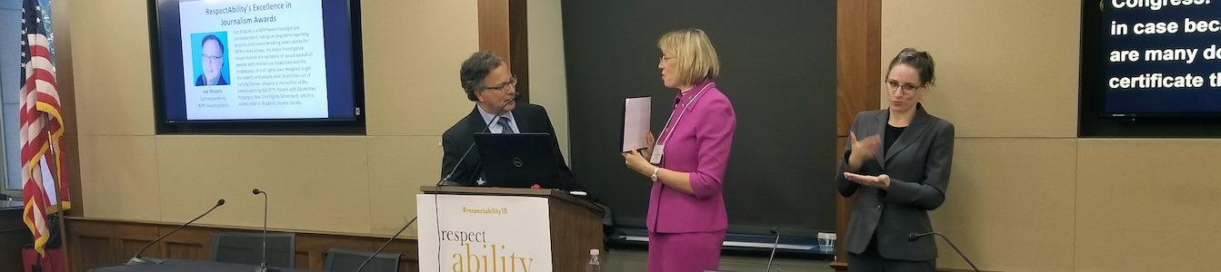 Jennifer Laszlo Mizrahi presents Joe Shapiro with a flag flown at the US Capitol