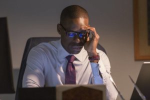 Sterling K. Brown as Randall on This Is Us looking worried staring at a computer screen