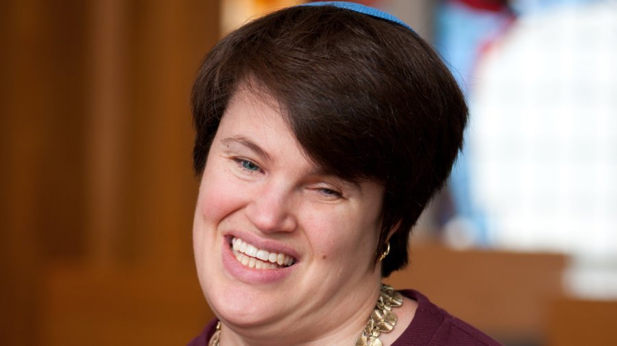 Lauren Tuchman inside a synagogue smiling