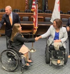 Ana Kohout, a constituent of Illinois, shakes hands with Senator Tammy Duckworth.
