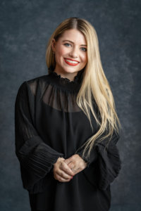Ashley Eakin headshot smiling