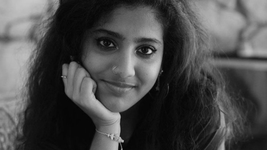 Lizzy Francis smiling headshot with her hand on her chin