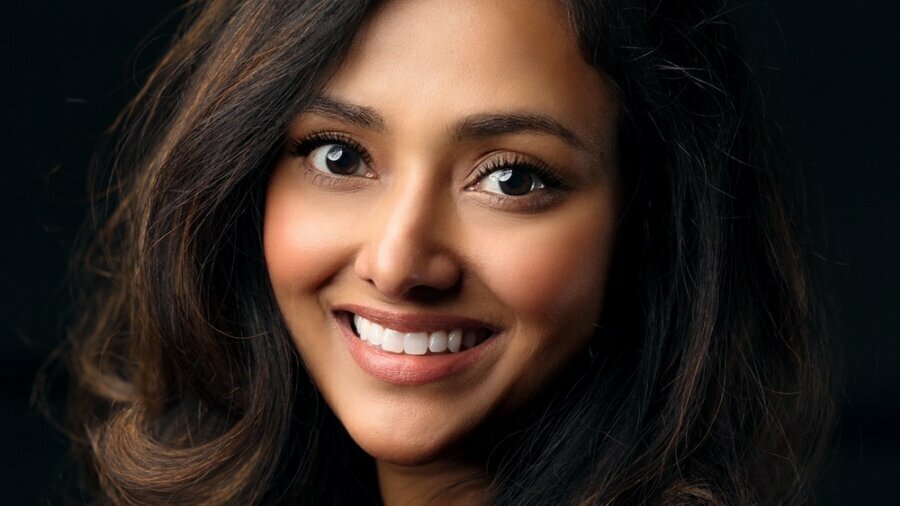 Nina Mahesh headshot