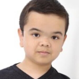 Nicolas Vivar headshot