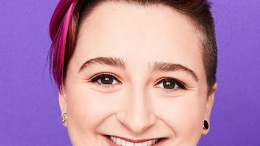 Dani Hanks smiling headshot