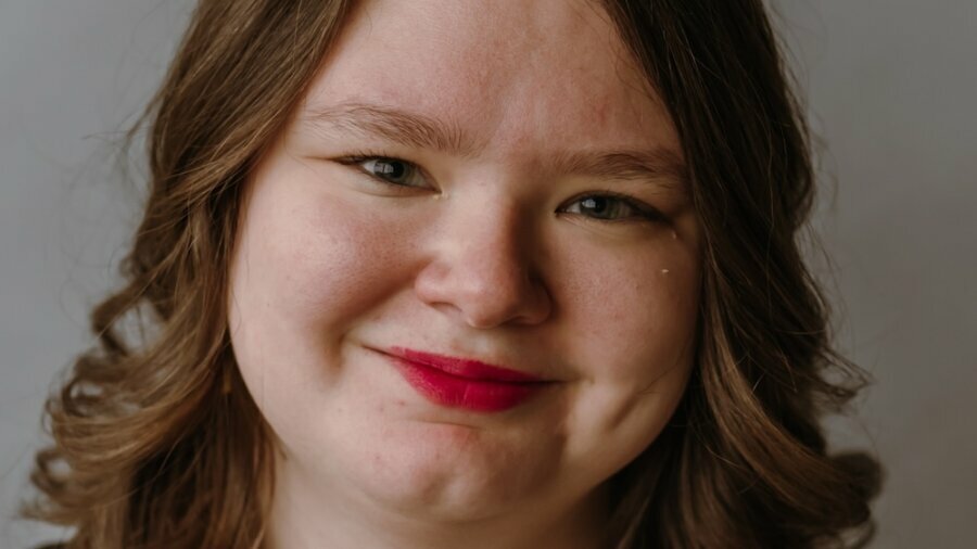 Julia Ralenkotter smiling headshot