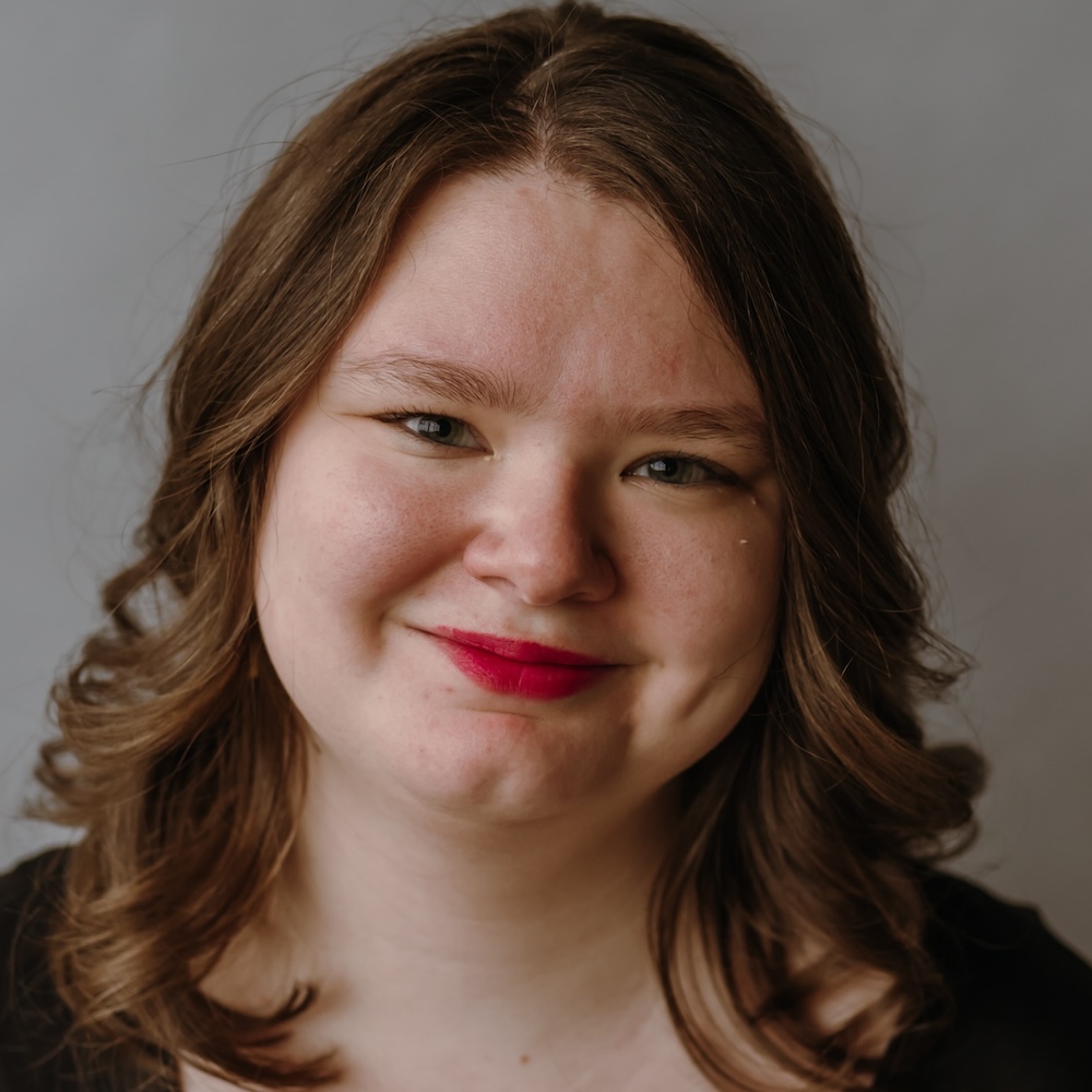 Julia Ralenkotter smiling headshot